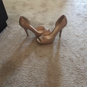 Gorgeous Tan Jessica Simpson’s heels 7.5